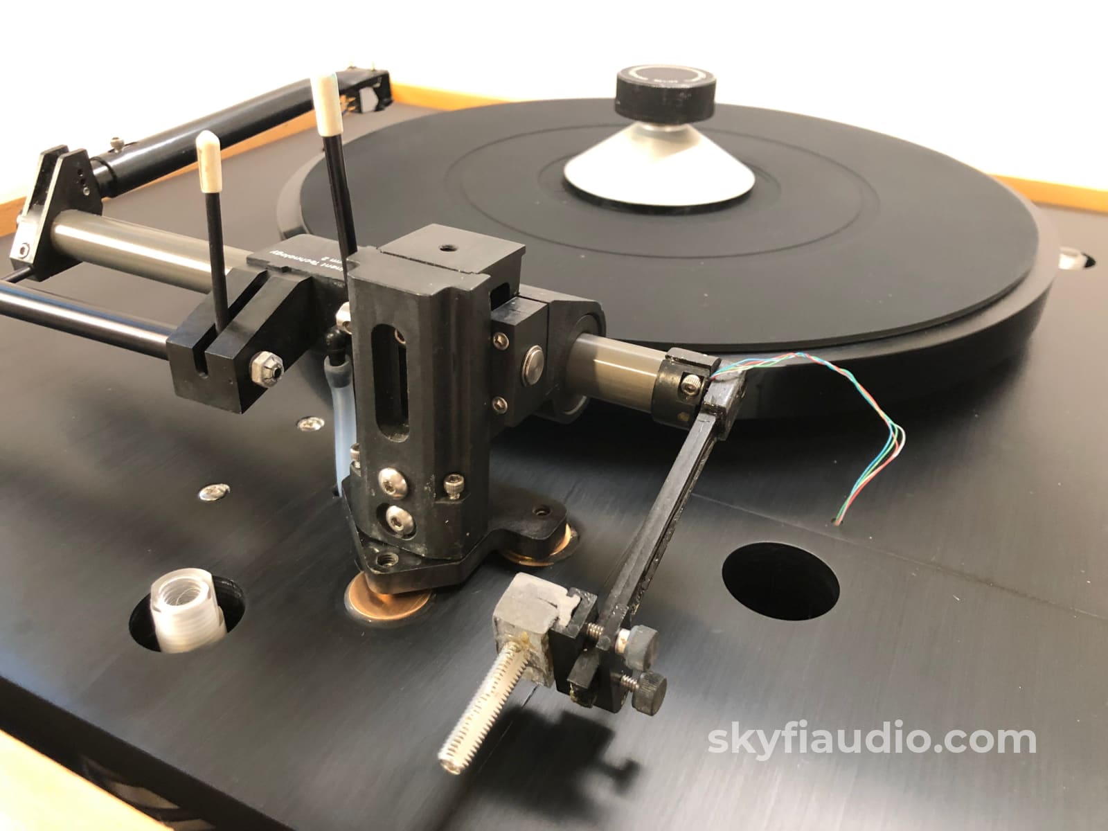 Goldmund Studio Turntable With Eminent Technologies Linear Air Bearing Arm And Grado Cartridge