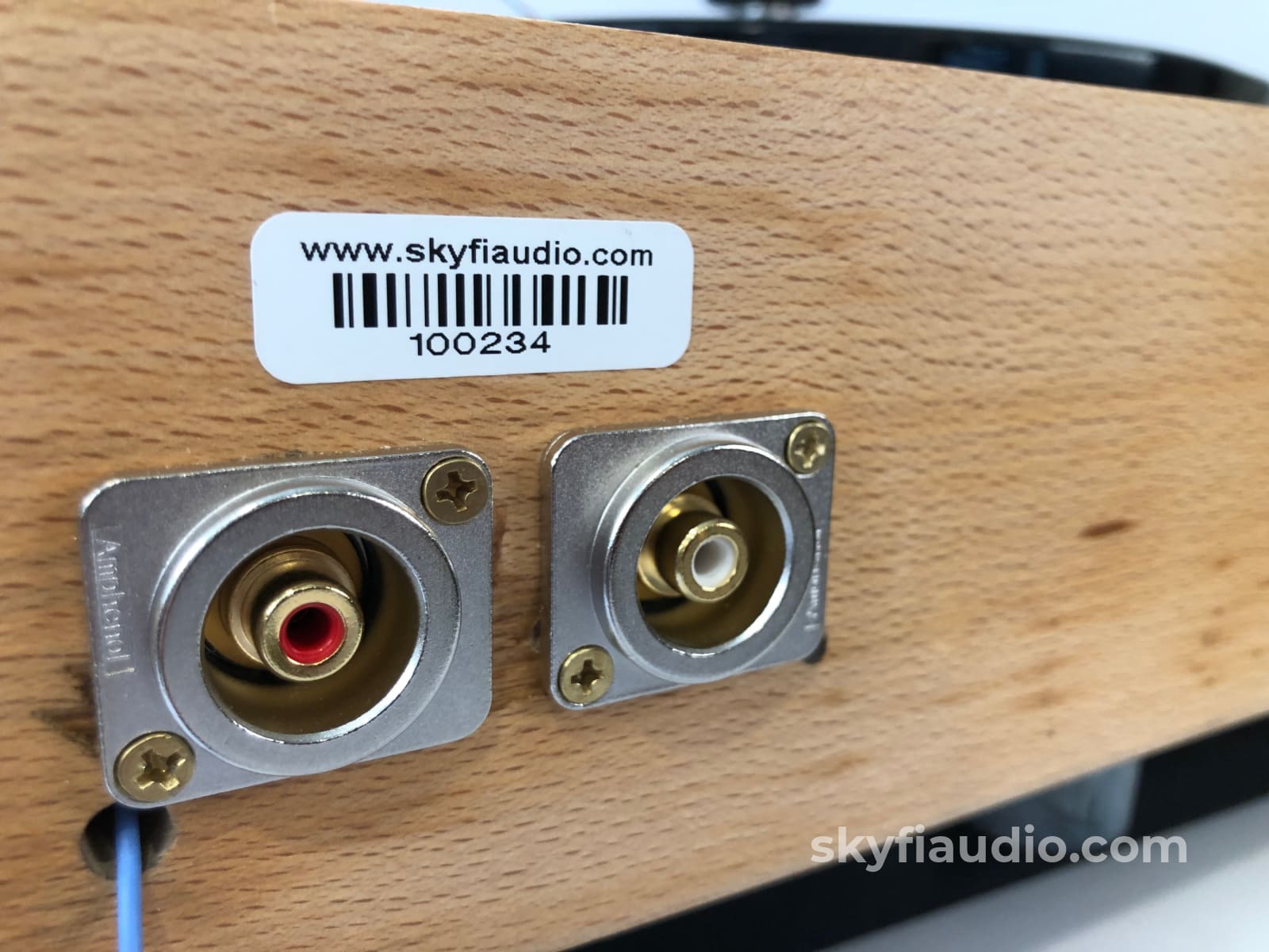 Goldmund Studio Turntable With Eminent Technologies Linear Air Bearing Arm And Grado Cartridge