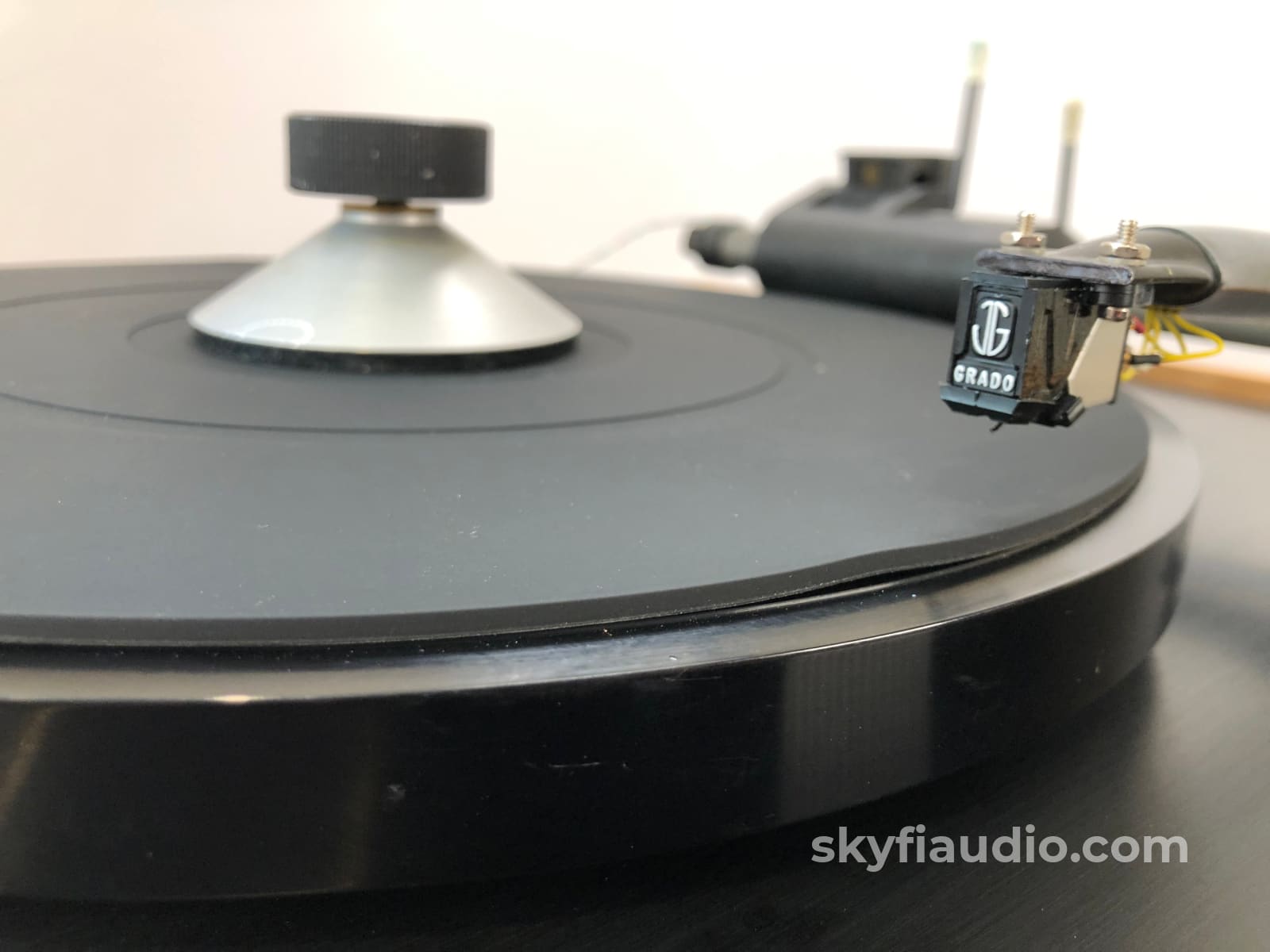 Goldmund Studio Turntable With Eminent Technologies Linear Air Bearing Arm And Grado Cartridge