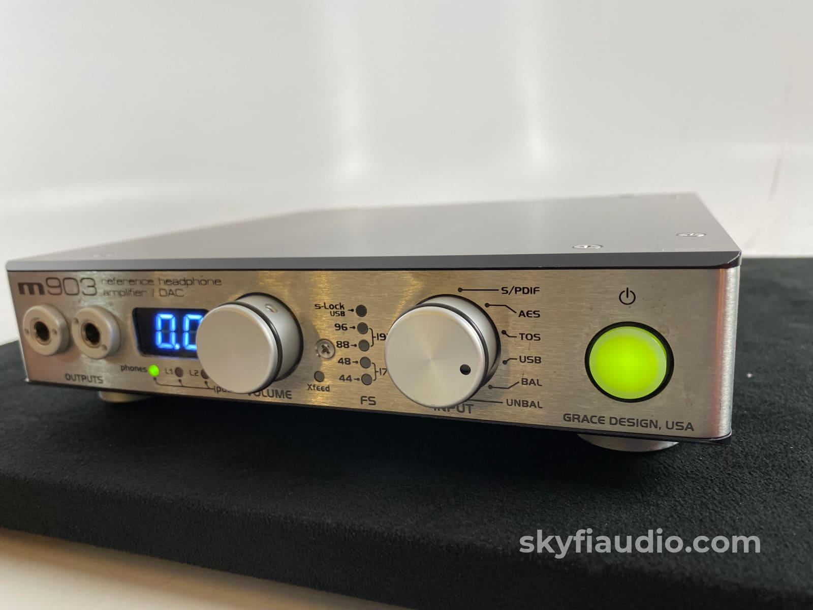 Grace Design M903 Reference Headphone Amplifier + 24-Bit / 192Khz Dac Cd Digital