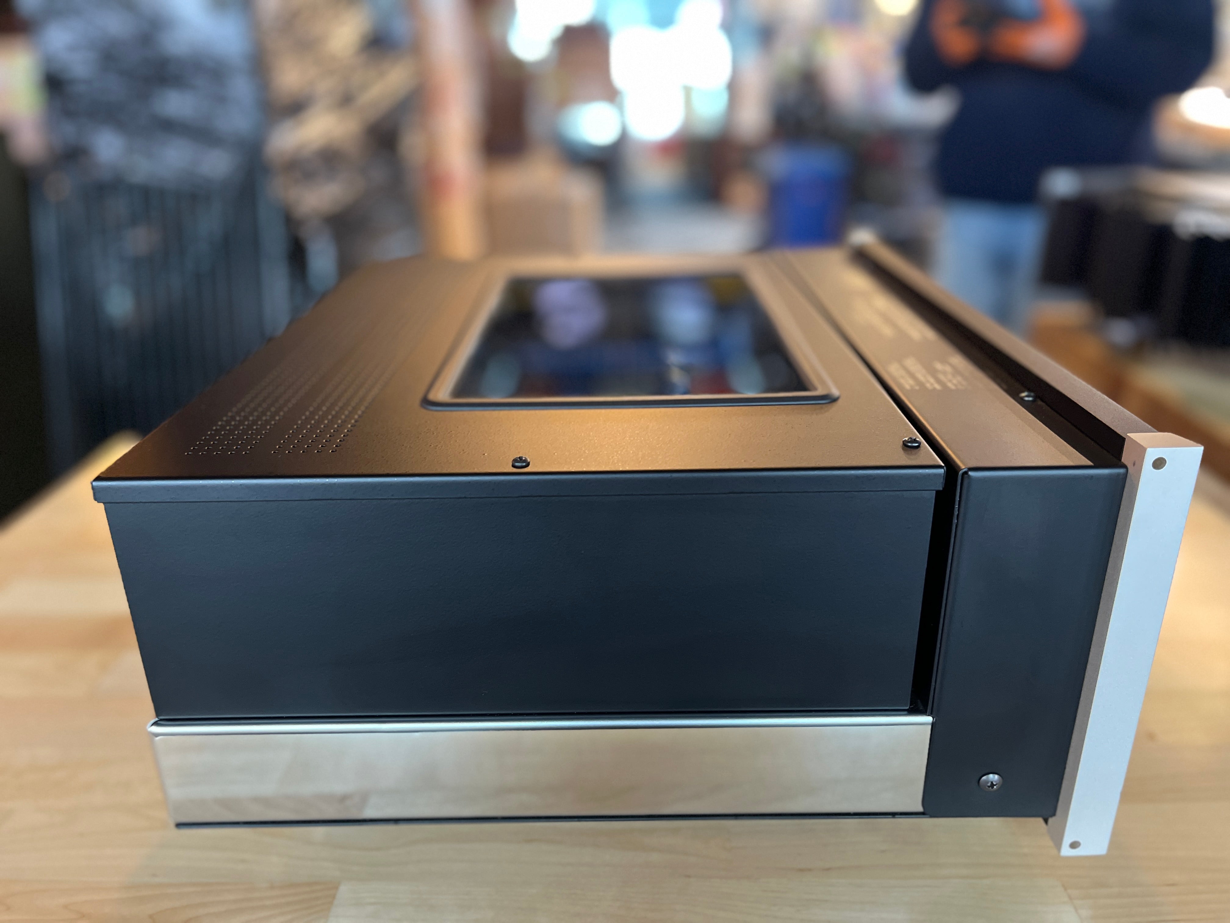 McIntosh C2700 Tube Preamplifier - New Tubes, Pre- Loved