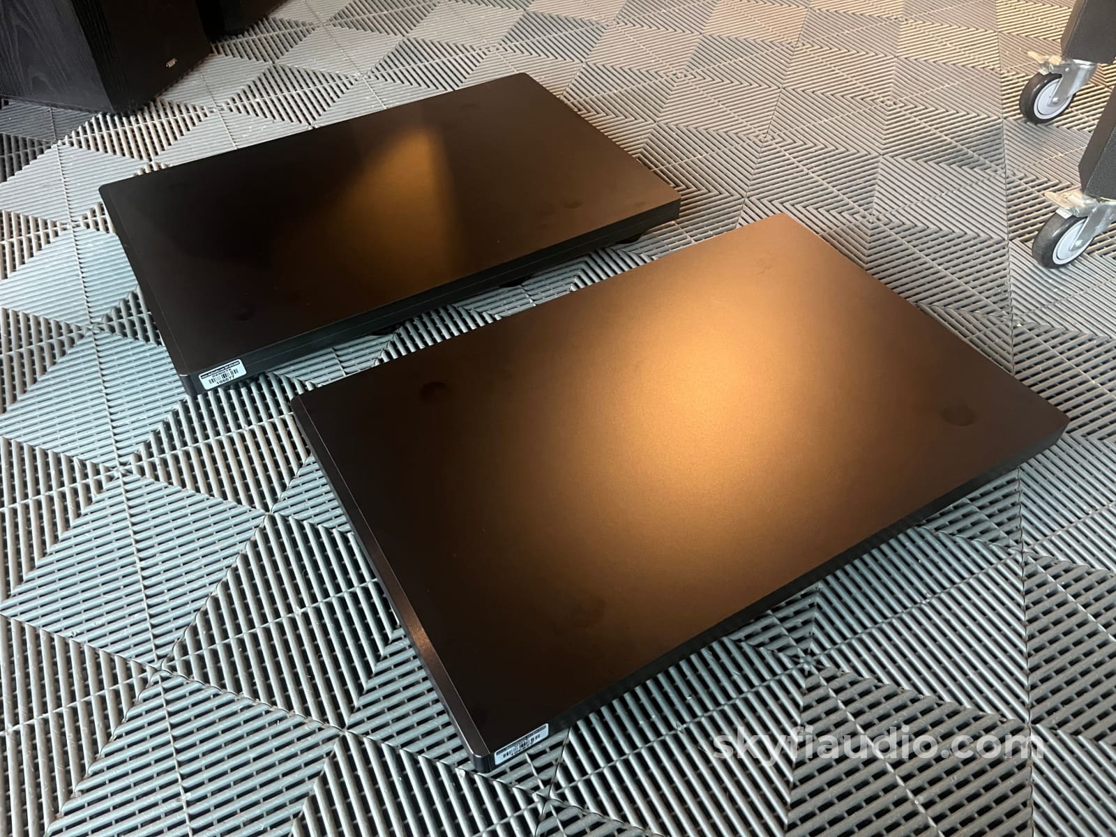 HRS Steel Amplifier Stands 19x29 - For MC901 But Will Fit Many Others Furniture