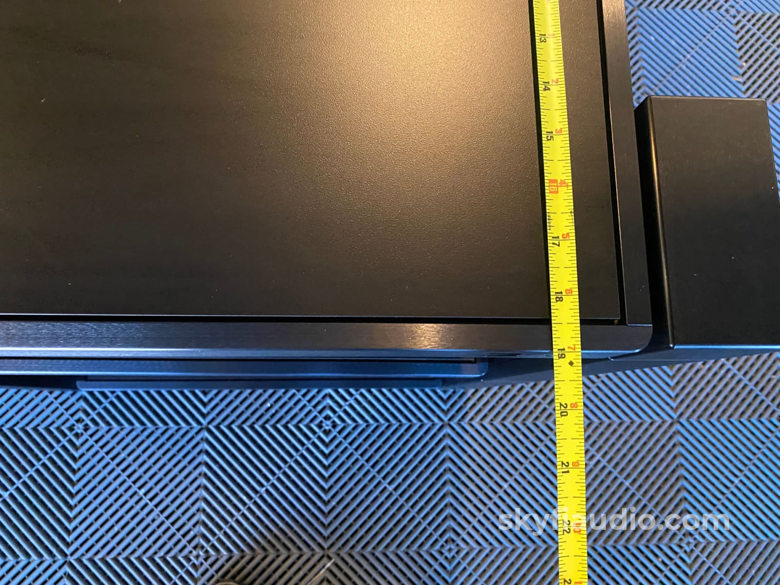 Hrs Vxr 3 Shelf Isolation Rack Accessory