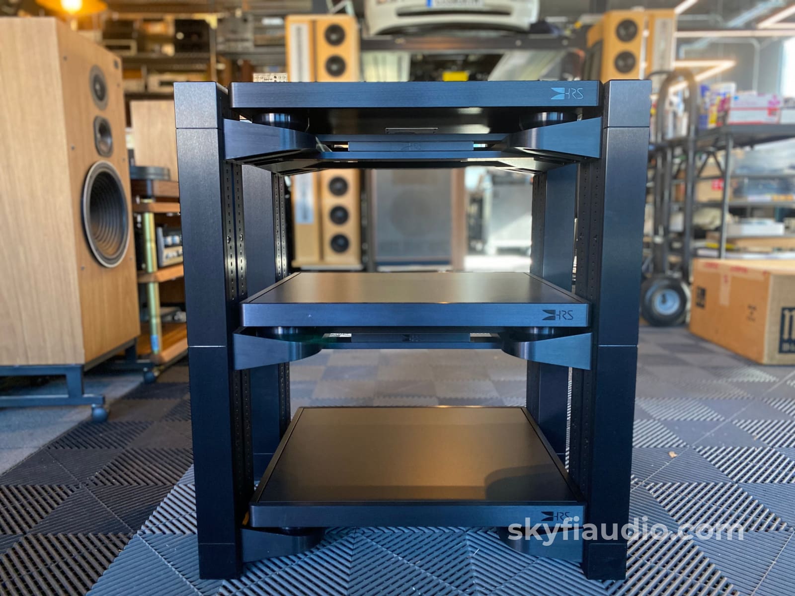 Hrs Vxr 3 Shelf Isolation Rack Accessory