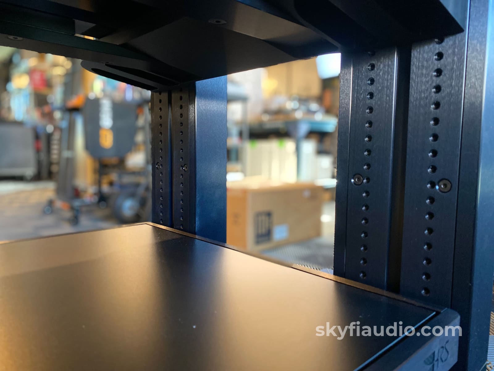 Hrs Vxr 3 Shelf Isolation Rack Accessory