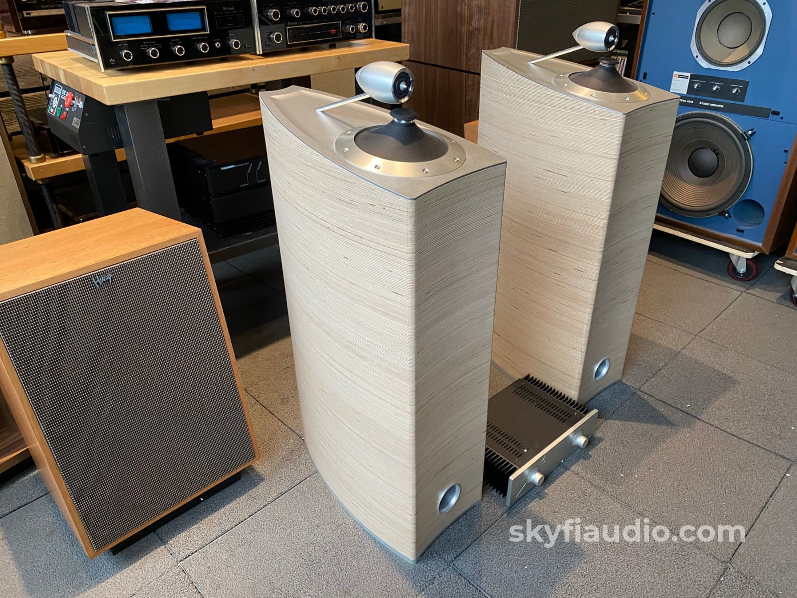 Ilumnia Magister Mkii Field Coil Speakers - Like New And Complete