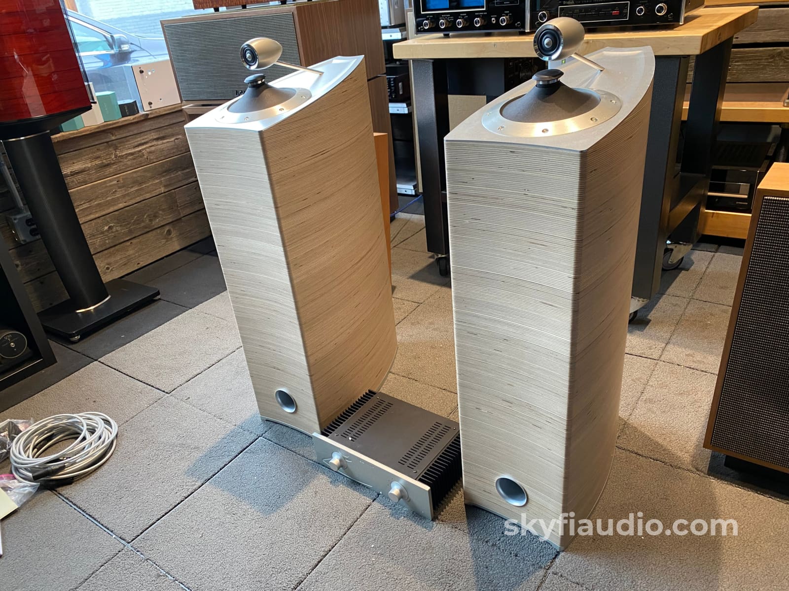 Ilumnia Magister Mkii Field Coil Speakers - Like New And Complete