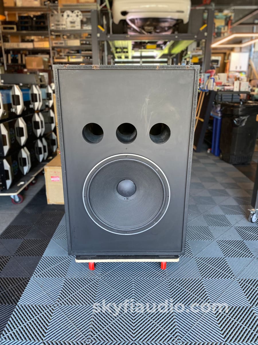 JBL 4645 Professional Series 18