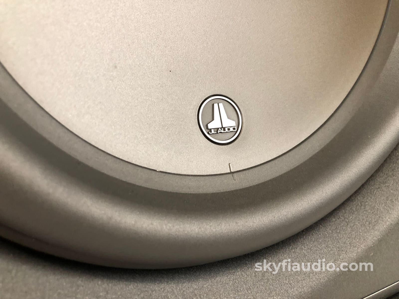 Jl Audio E-Sub E110 Powered Subwoofer - Amazing Depth Speakers