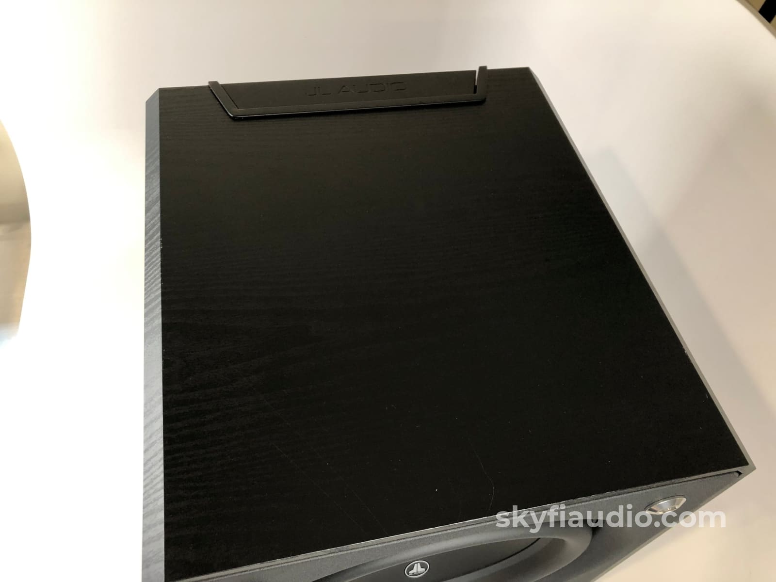 Jl Audio E-Sub E110 Powered Subwoofer - Amazing Depth Speakers
