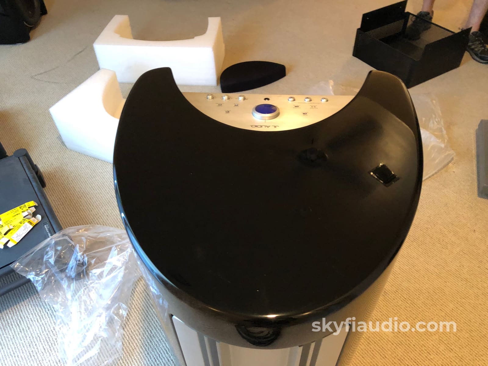 Jl Audio Gotham Reference Subwoofer In Original Crate (1 Of 2) Speakers