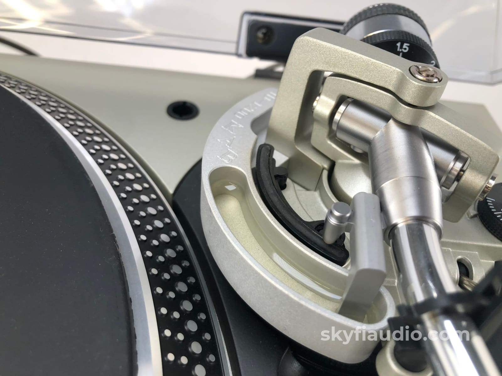 Kab Electro-Acoustics / Technics Sl-1200Mk5 Audiophile Standard Turntable - Direct Drive And Highly