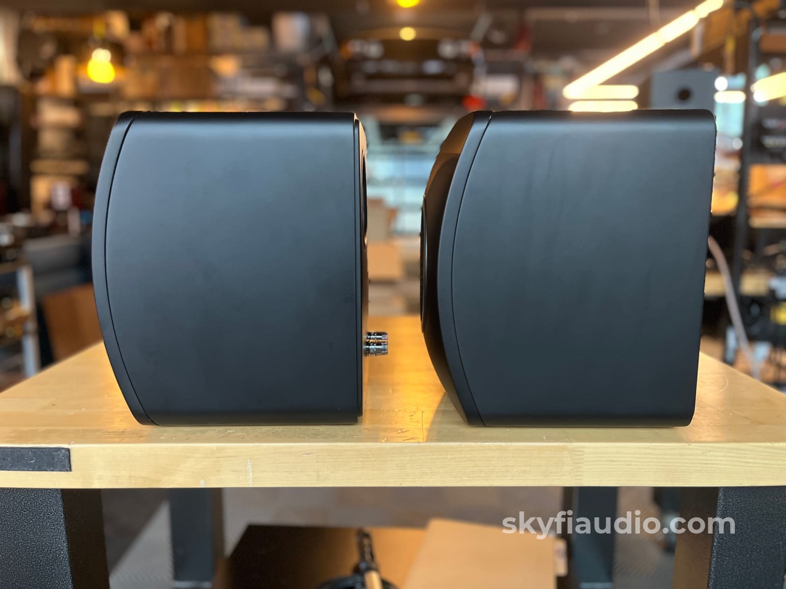 KEF LS50 Meta Speakers in Carbon Black