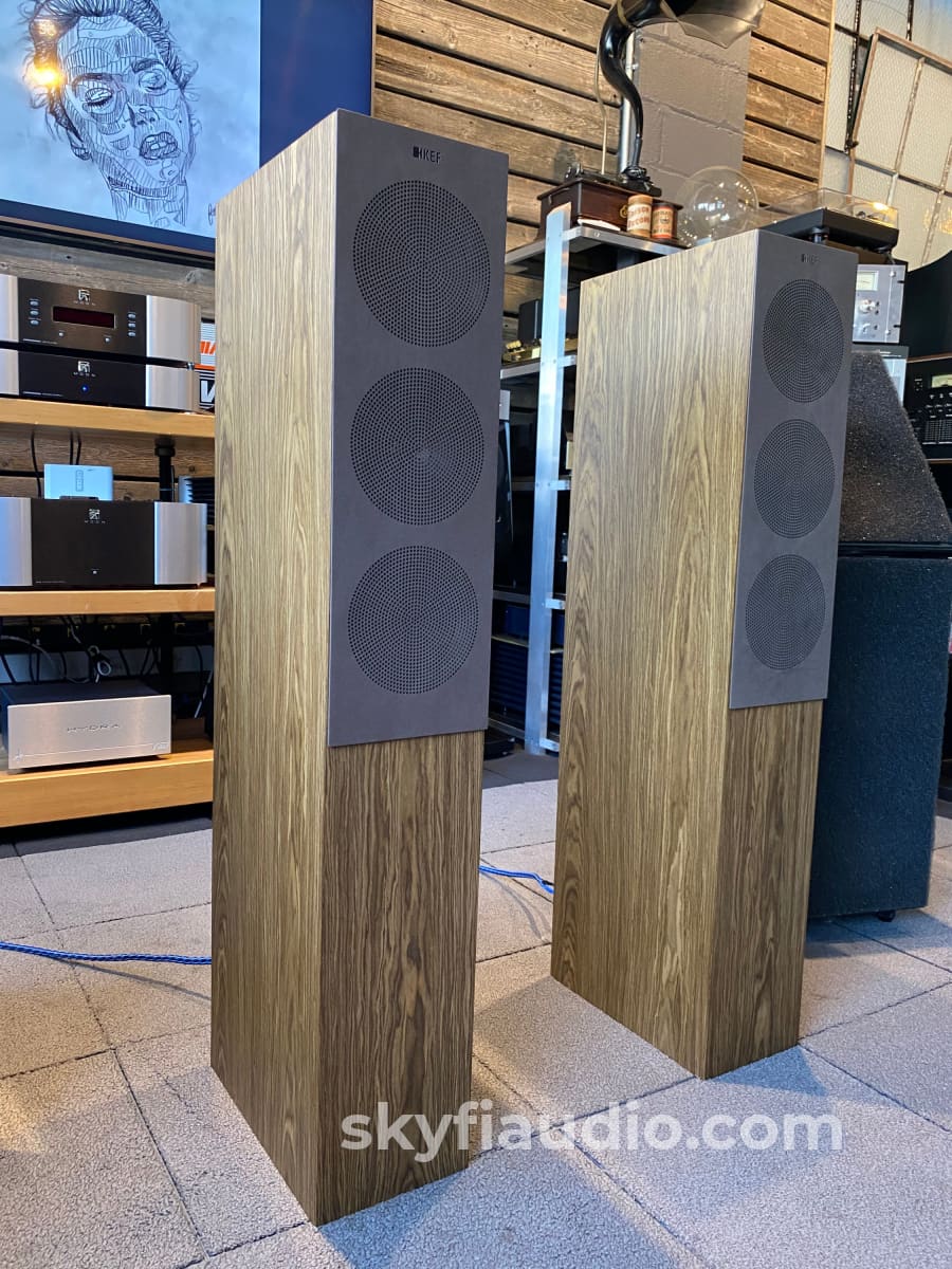 Kef R5 Floorstanding Speakers In Gorgeous Walnut - Like New