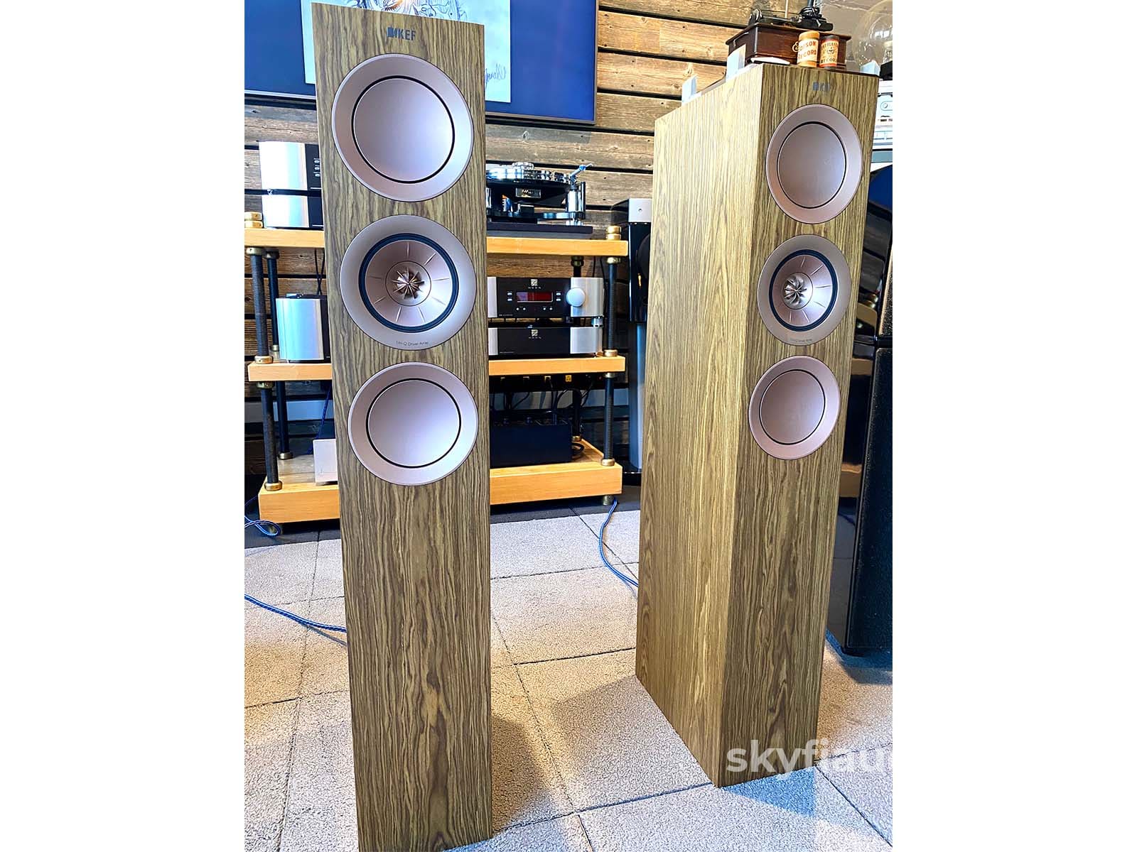 Kef R5 Floorstanding Speakers In Gorgeous Walnut - Like New
