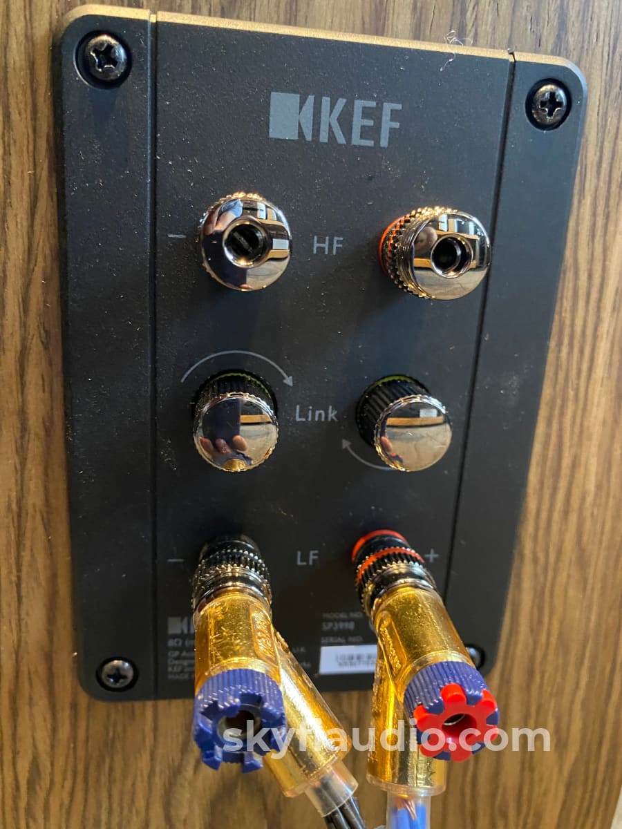Kef R5 Floorstanding Speakers In Gorgeous Walnut - Like New