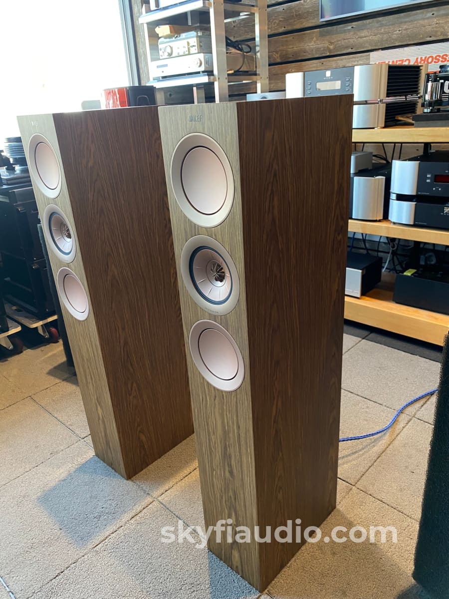 Kef R5 Floorstanding Speakers In Gorgeous Walnut - Like New