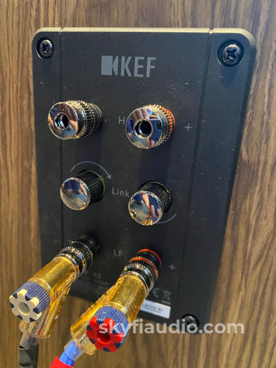 Kef R5 Floorstanding Speakers In Gorgeous Walnut - Like New