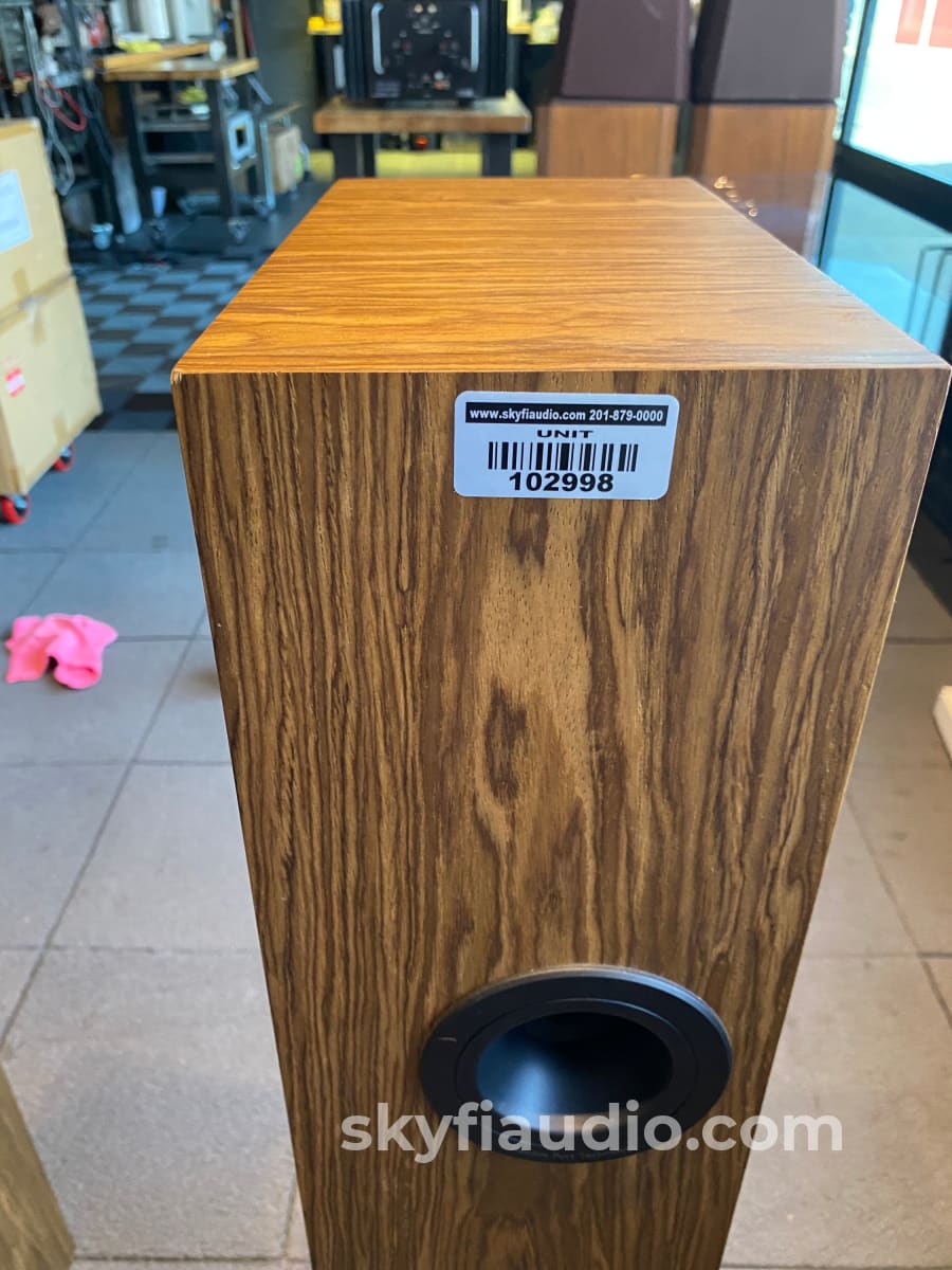 Kef R5 Floorstanding Speakers In Gorgeous Walnut - Like New