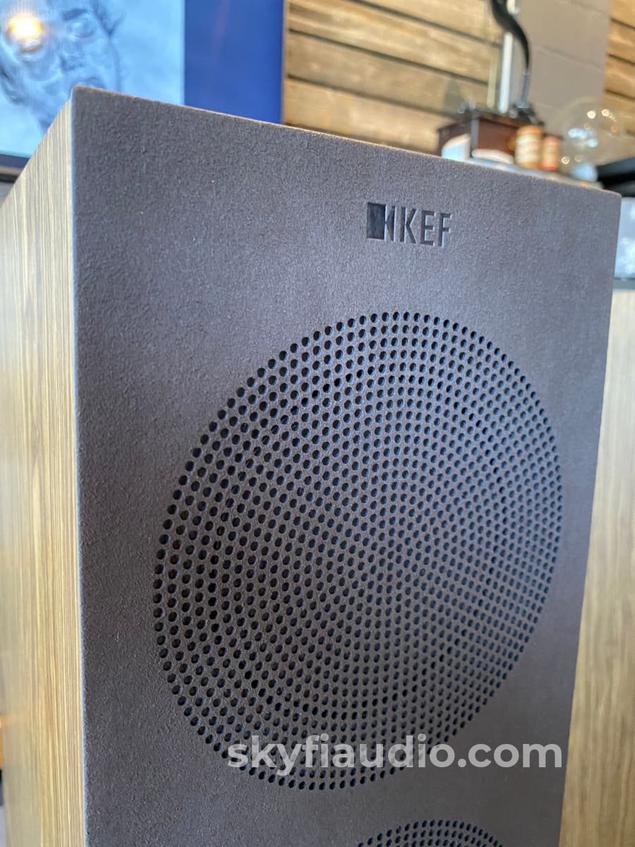 KEF R5 Floorstanding Speakers in Gorgeous Walnut - Like NEW