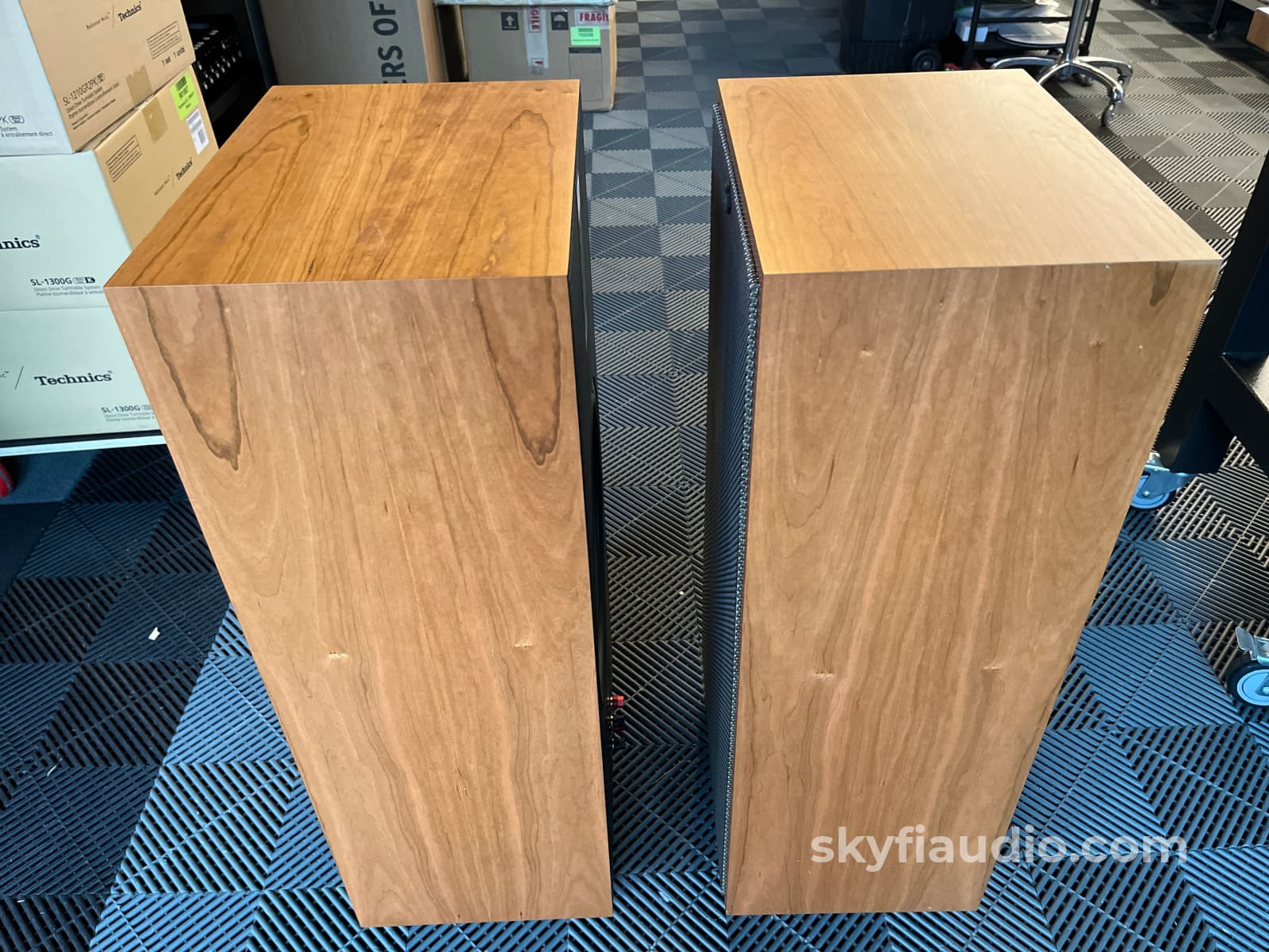 Klipsch Forte Loudspeakers - Pre-Loved - Discontinued Cherry Finish Speakers