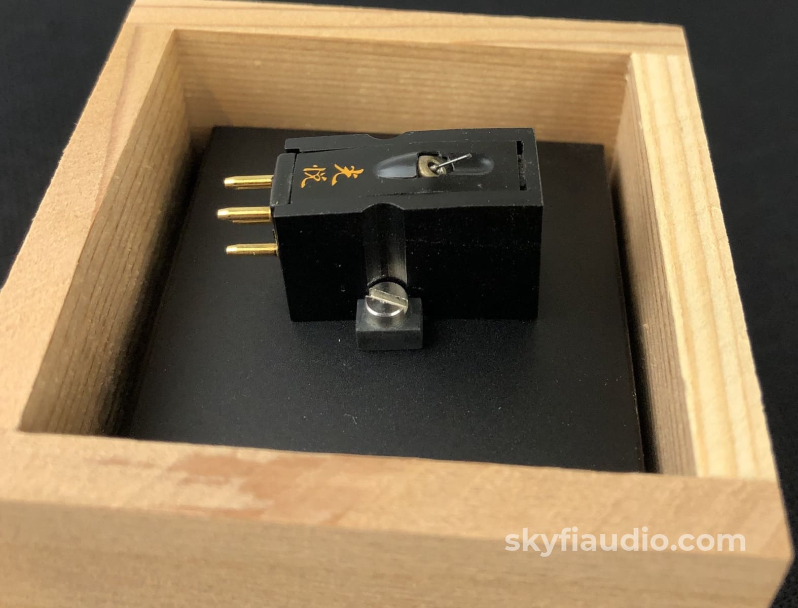 Koetsu Black Low-Output Mc (Moving-Coil) Cartridge - Musashino Audio Lab Turntable