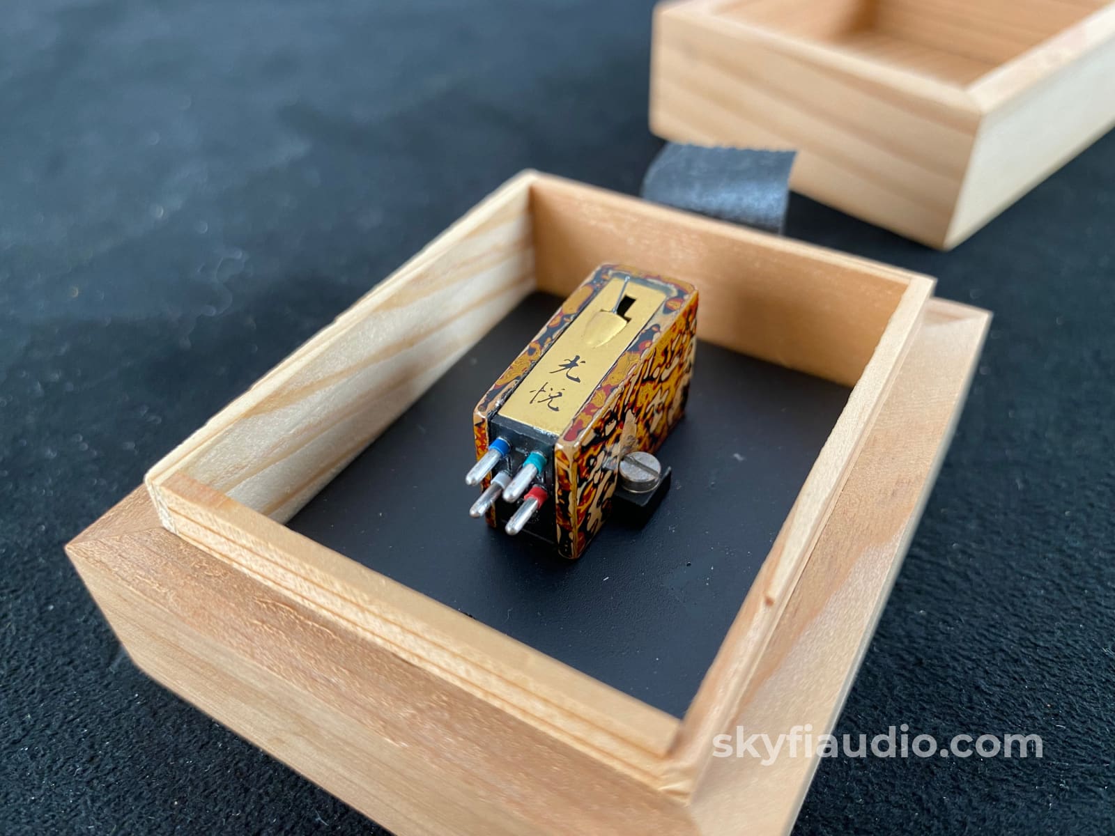 Koetsu Urushi Wajima Mc (Moving-Coil) Phono Cartridge