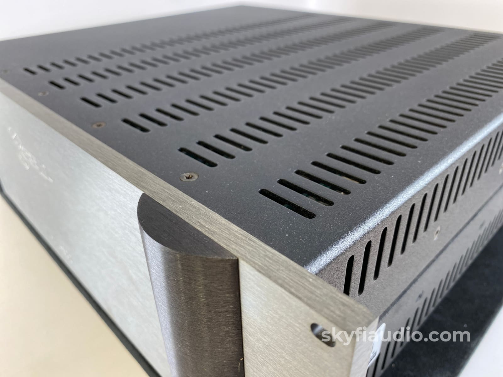 Krell Kav-500 Multichannel Theater Amplifier