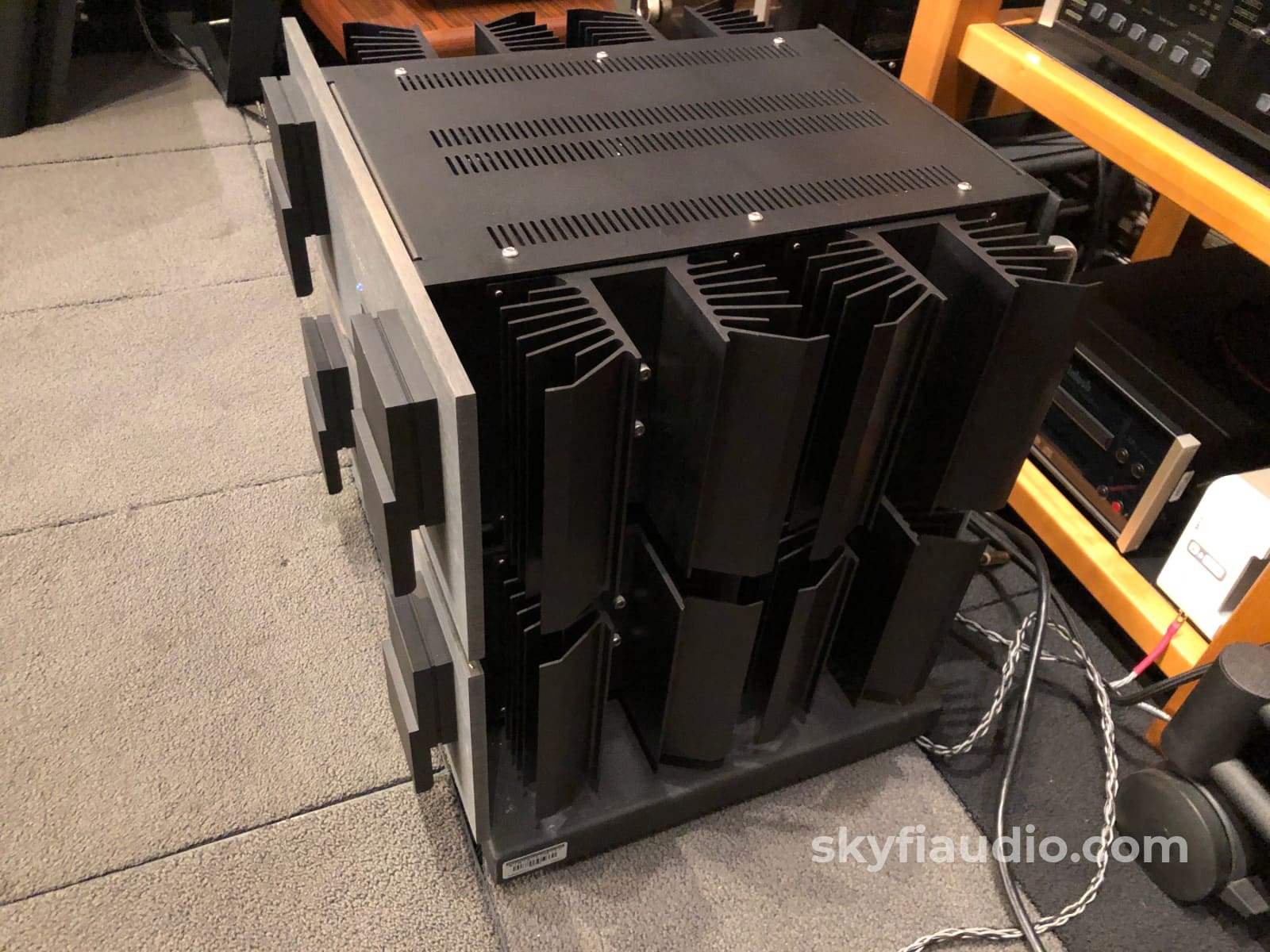 Krell Mda-300 Monoblock Amplifiers - Complete Set Near Mint 300W Amplifier