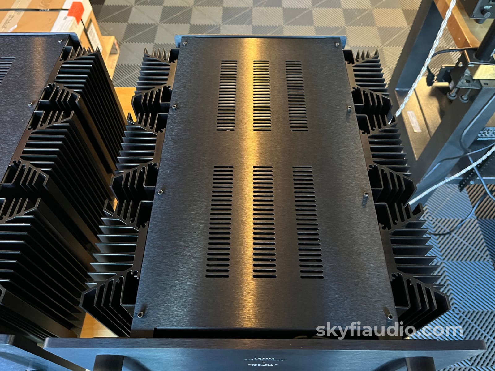 Lamm M1.2 Reference Monoblock Amplifier Pair Class A Tube / MOSFET Hybrid Amplifier