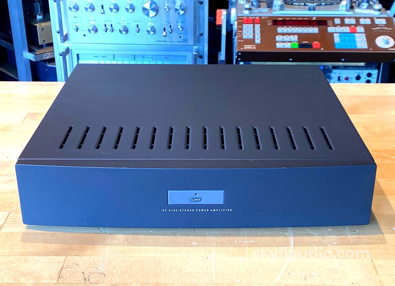 Linn Av 5105 Dual-Mono Design Amplifier - 100W X 2