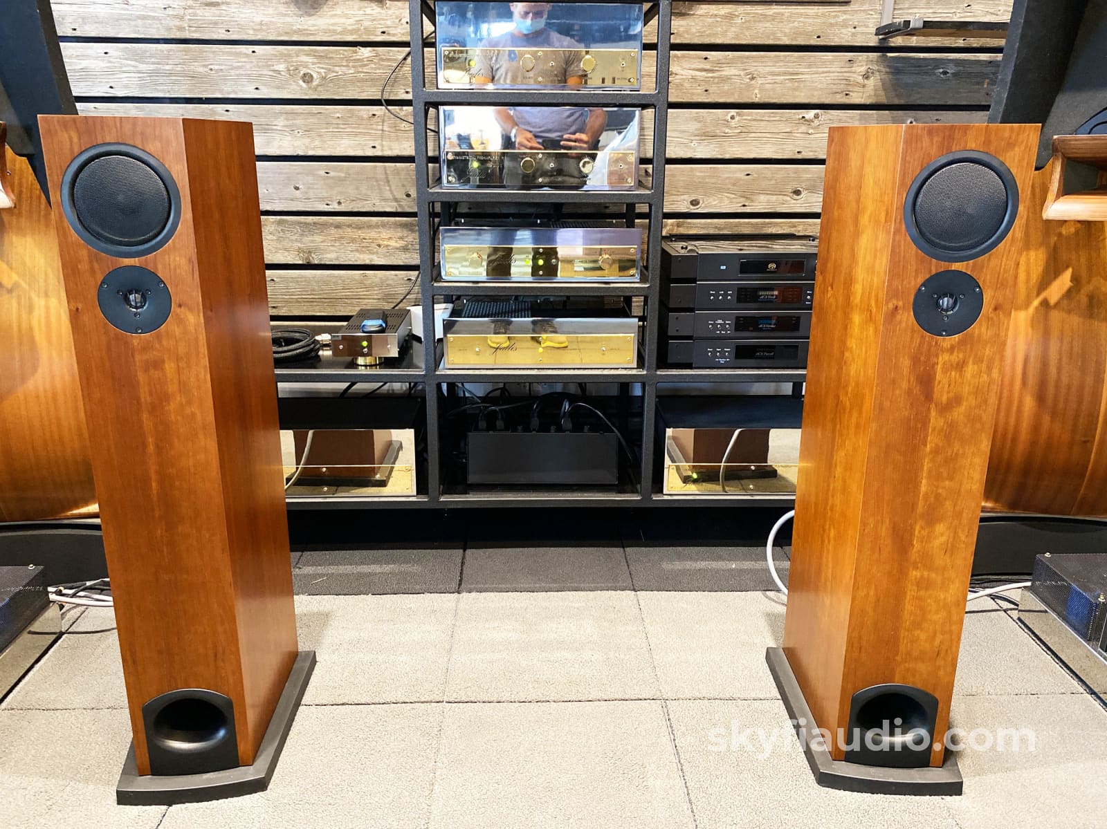 Linn Av 5140 Full-Range Floorstanding Speakers - Cherry Finish (2 Of 2)