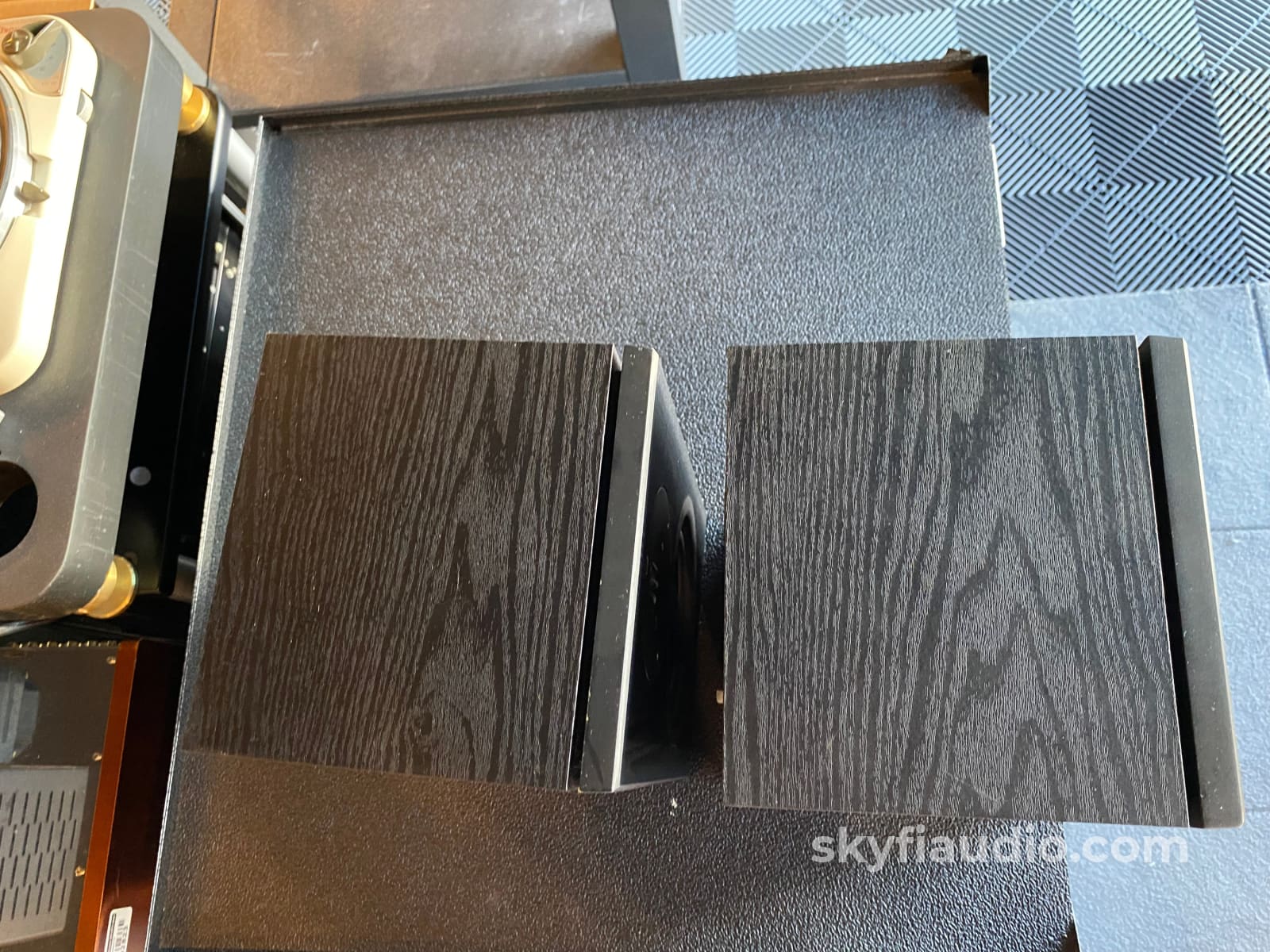 Linn Kan Iv Bookshelf Speakers In Black Finish