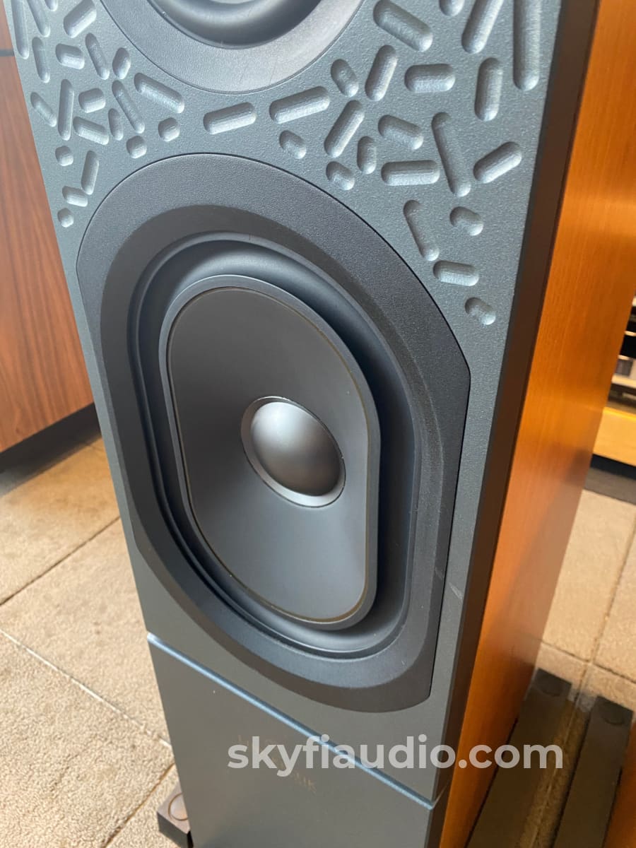 Linn Keltik Speakers + 4 Klout Amps W/ Aktiv Xo Cards