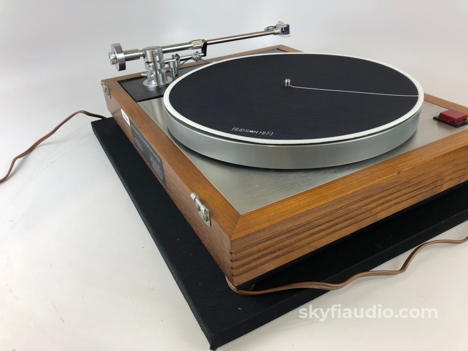 Linn Lp12 Classic Turntable With Luxman Tonearm And New Sumiko Cartridge