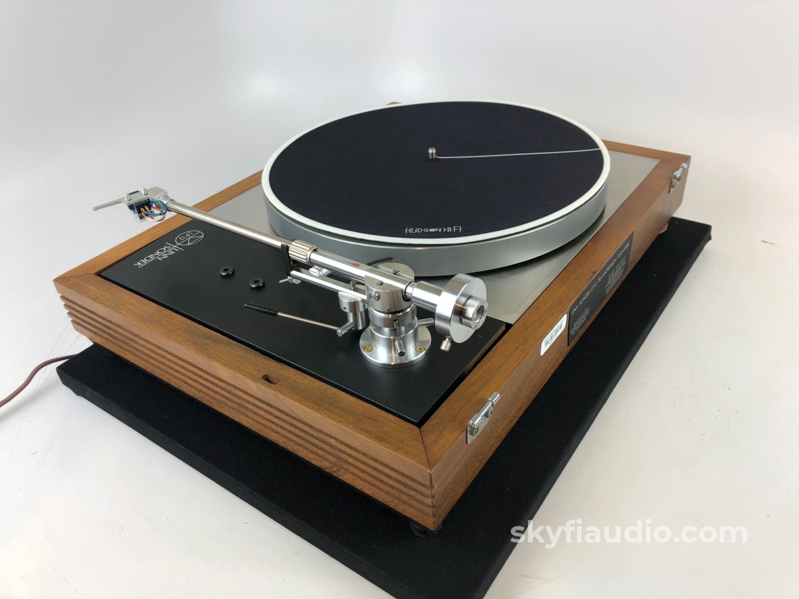 Linn Lp12 Classic Turntable With Luxman Tonearm And New Sumiko Cartridge