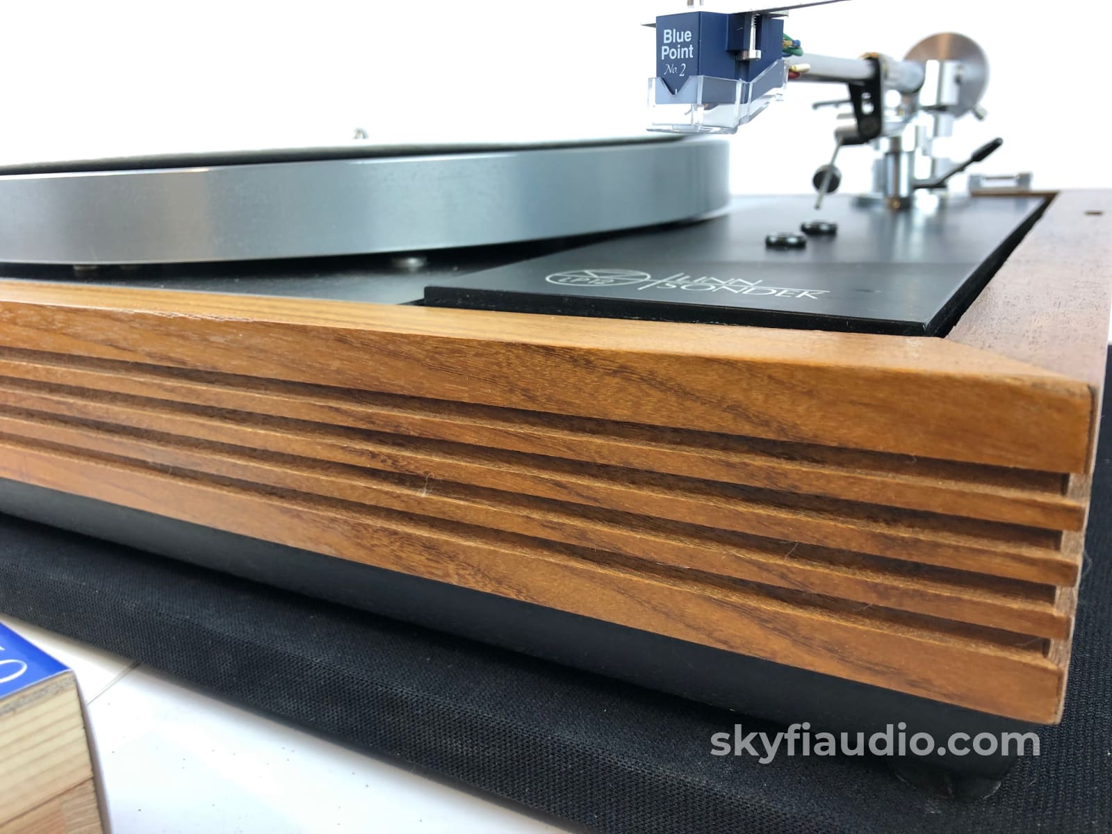 Linn Lp12 Classic Turntable With Luxman Tonearm And New Sumiko Cartridge