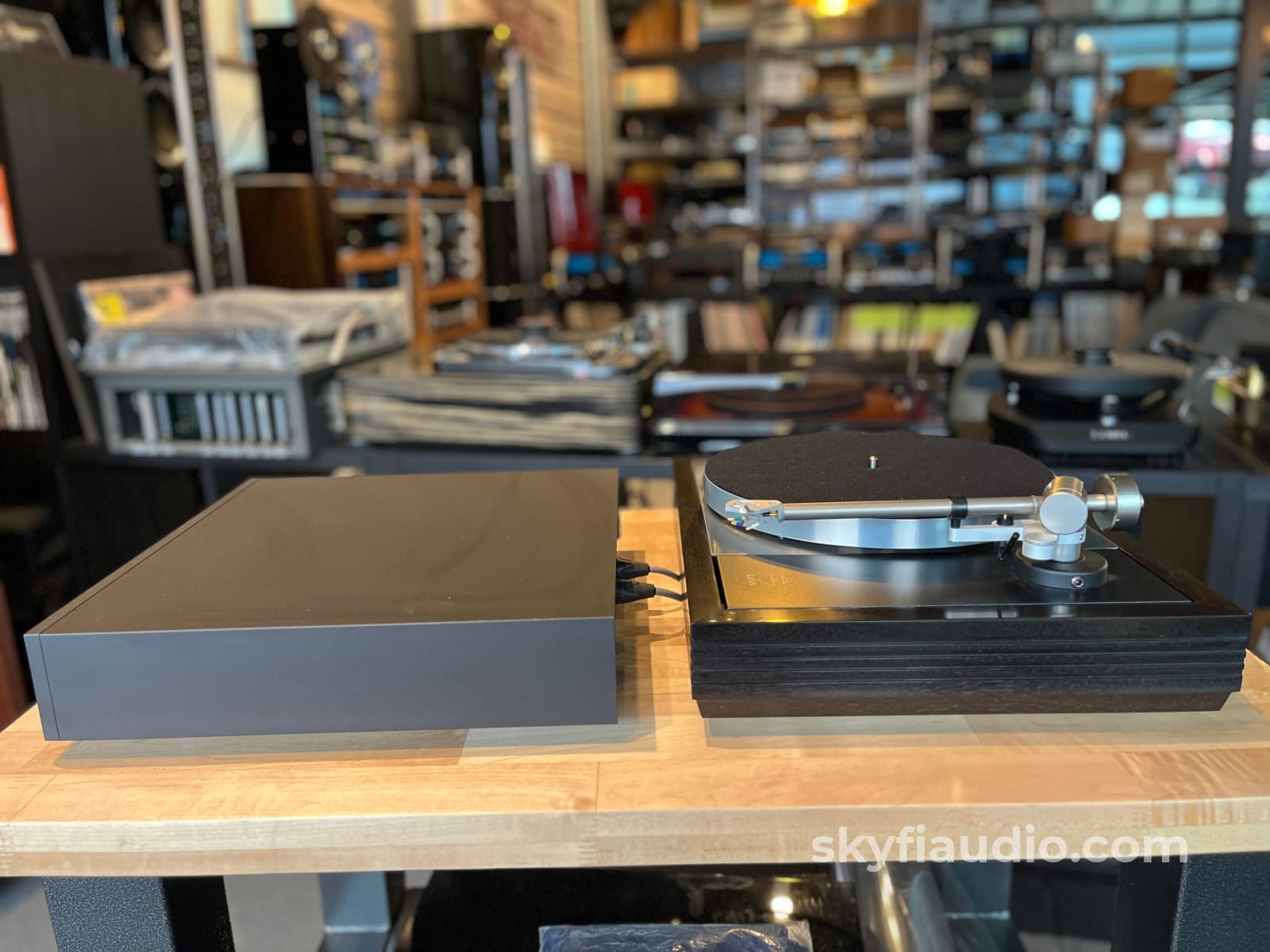 Linn LP12 Turntable - W/ Upgrades + Lyra Kleos Cartridge - Turntable