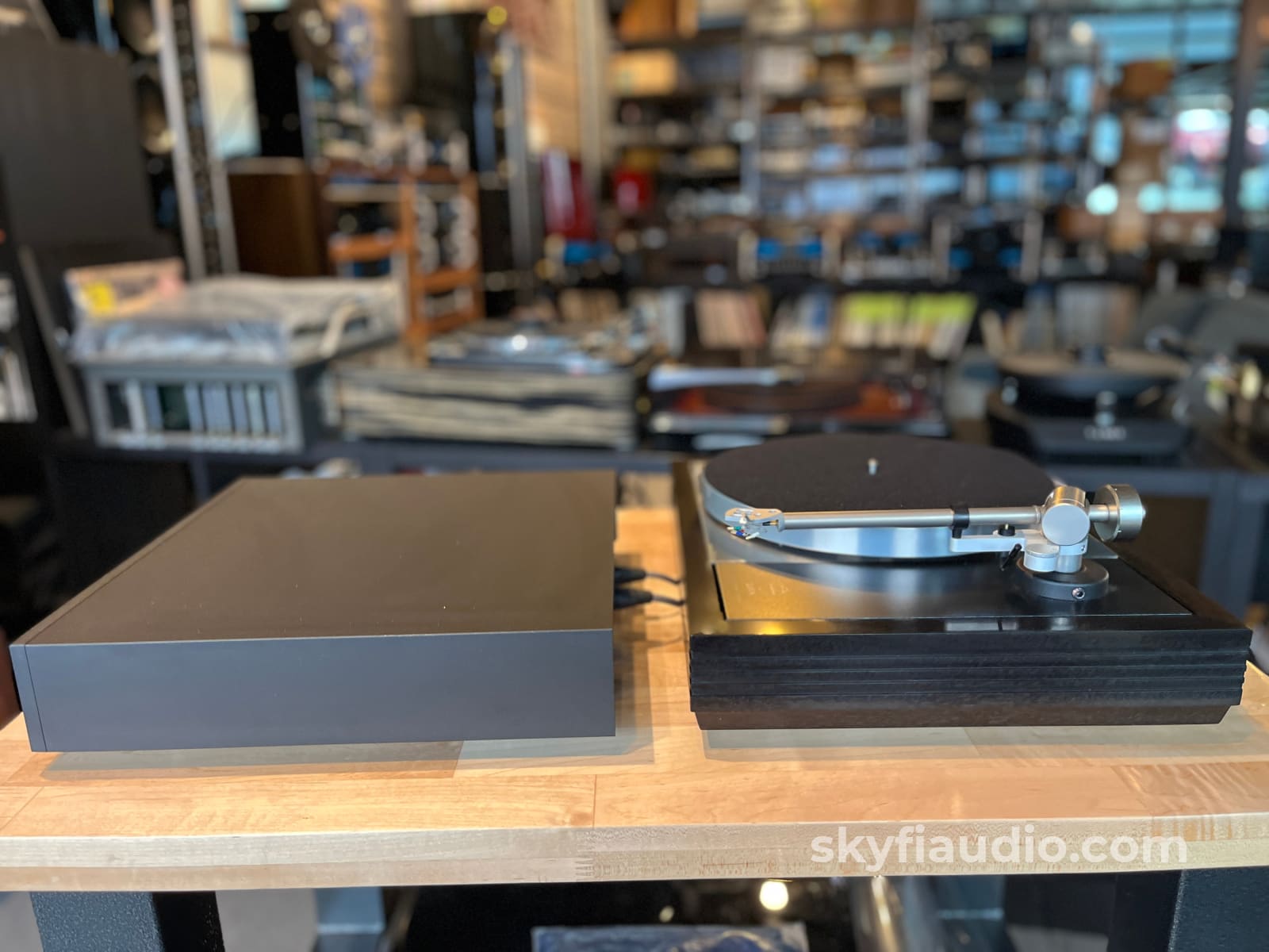 Linn LP12 Turntable - W/ Upgrades + Lyra Kleos Cartridge - Turntable