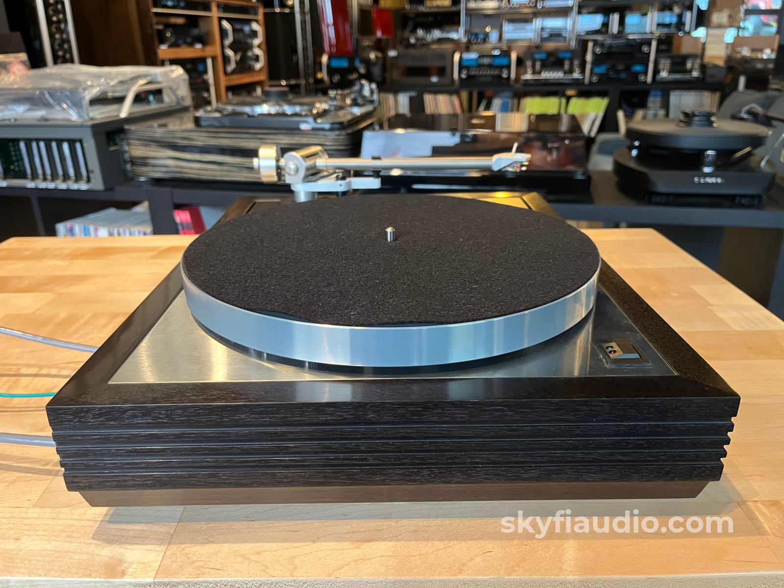 Linn LP12 Turntable - W/ Upgrades + Lyra Kleos Cartridge - Turntable