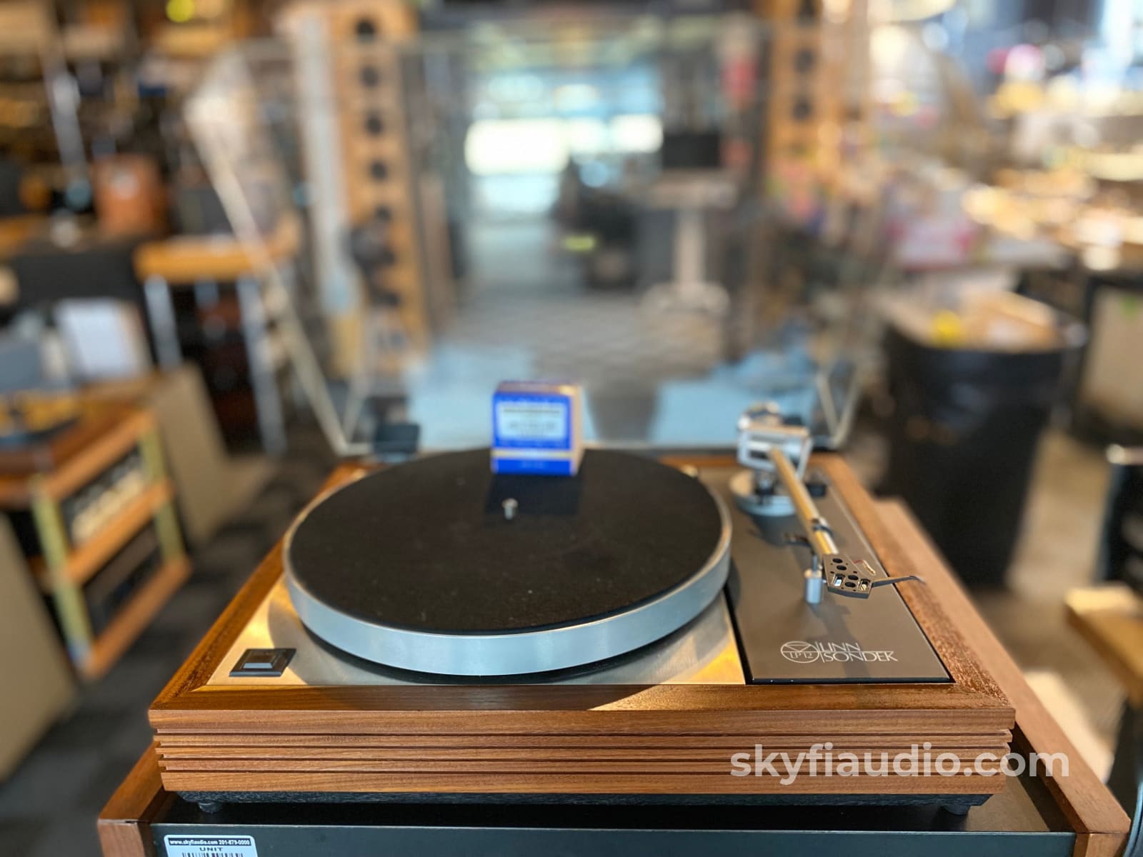 Linn Lp12 Wit Ittok Arm And New Sumiko Bluepoint No.3 Mc Cartridge Turntable