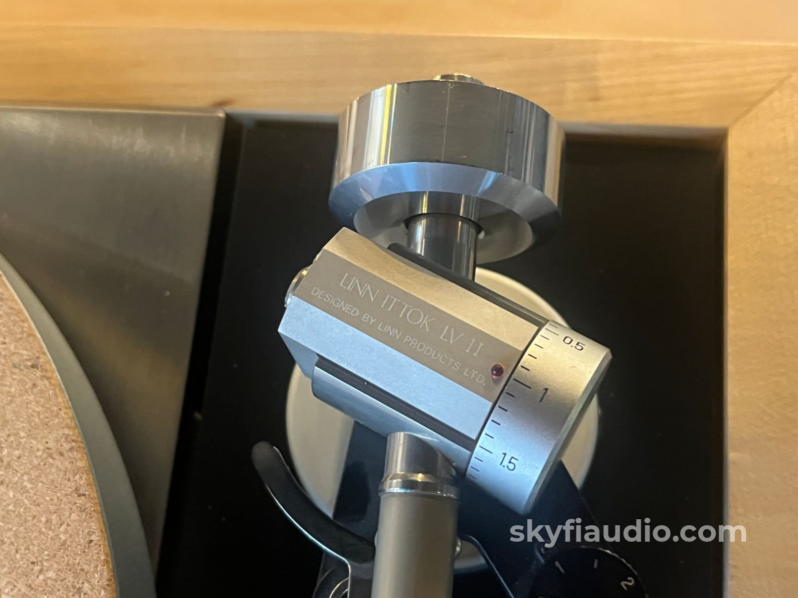 Linn Sondek LP12 w/ Custom Wood Plinth + New Hana MH Cartridge Turntable