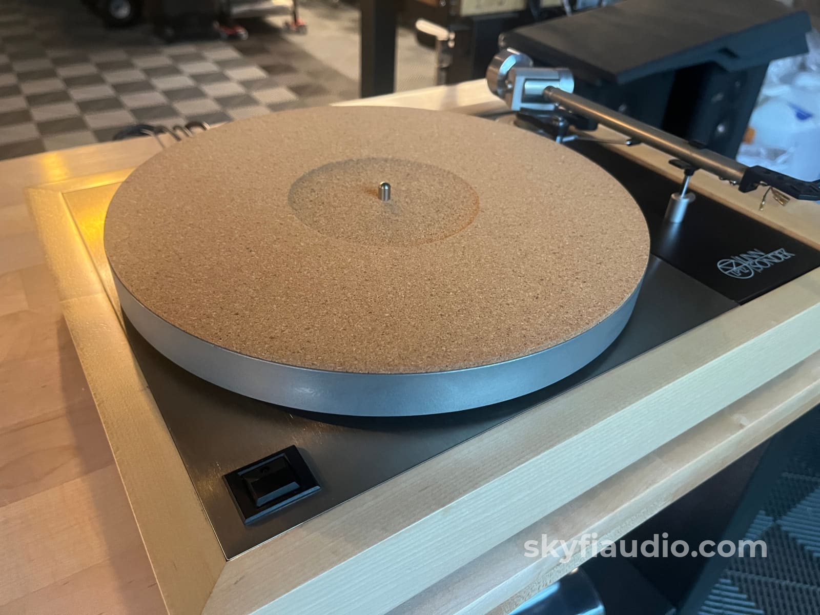 Linn Sondek LP12 w/ Custom Wood Plinth + New Hana MH Cartridge Turntable