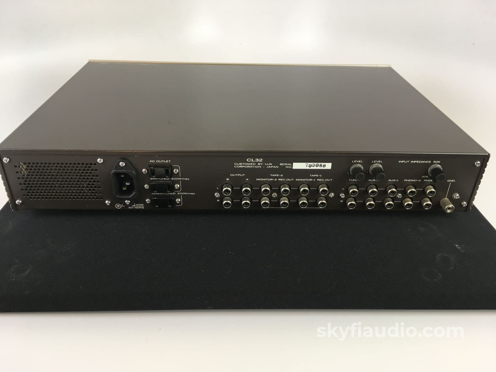 Luxman Cl-32 Tube Preamp With 2 Phono Inputs Preamplifier