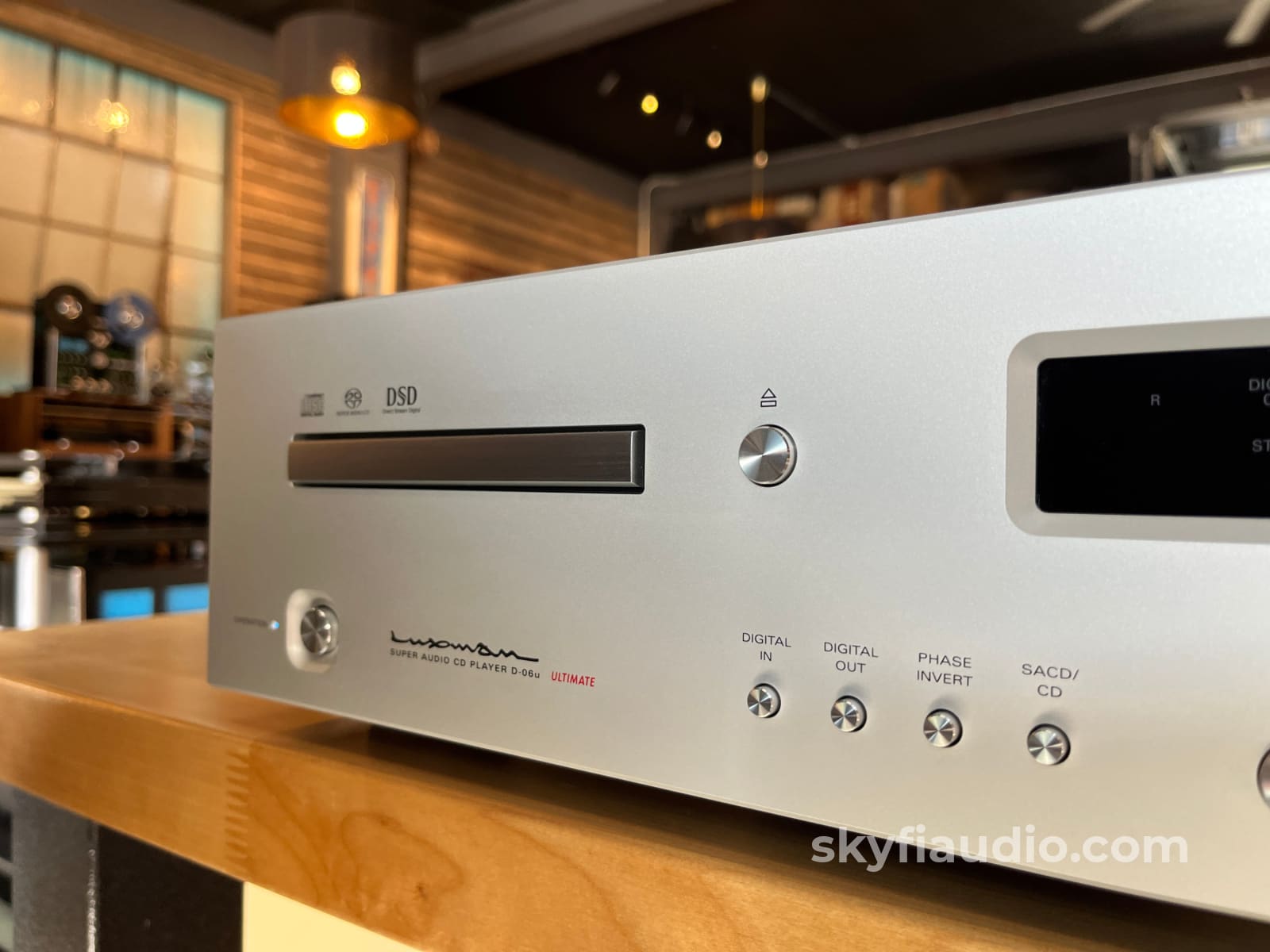 Luxman D-06U SACD Player - W/ Remote - CD + Digital