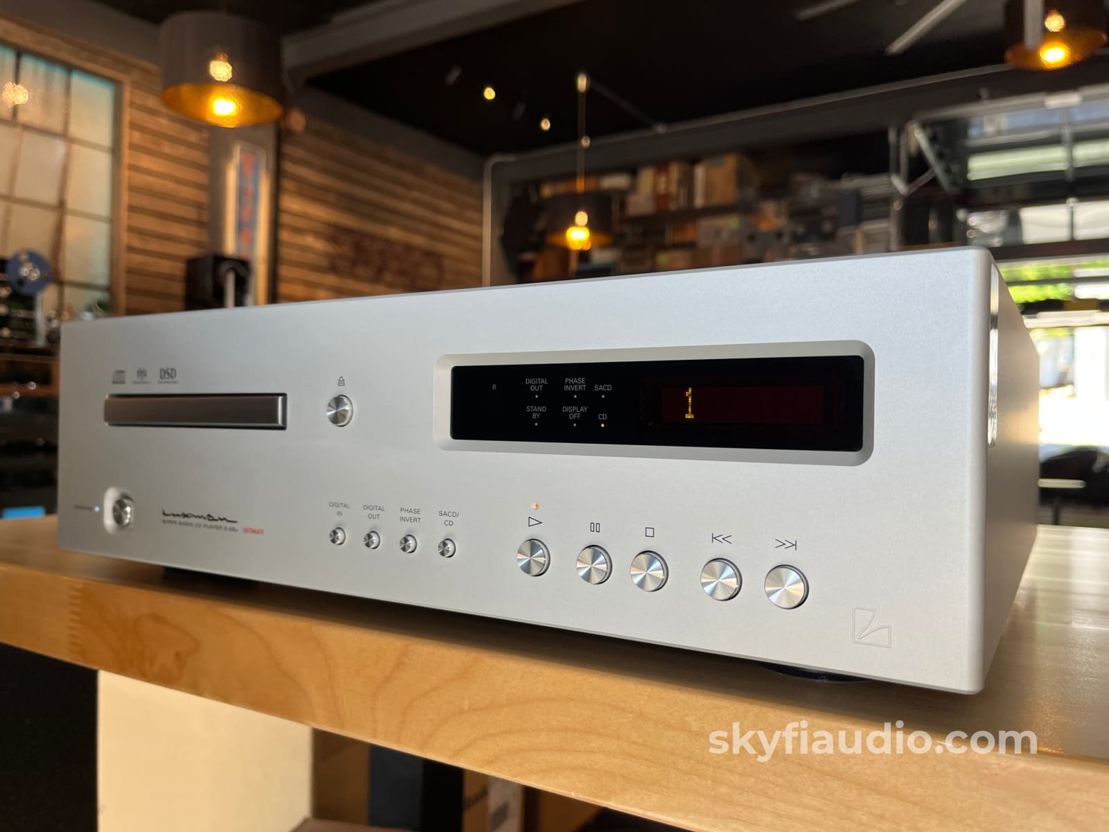 Luxman D-06U SACD Player - W/ Remote - CD + Digital