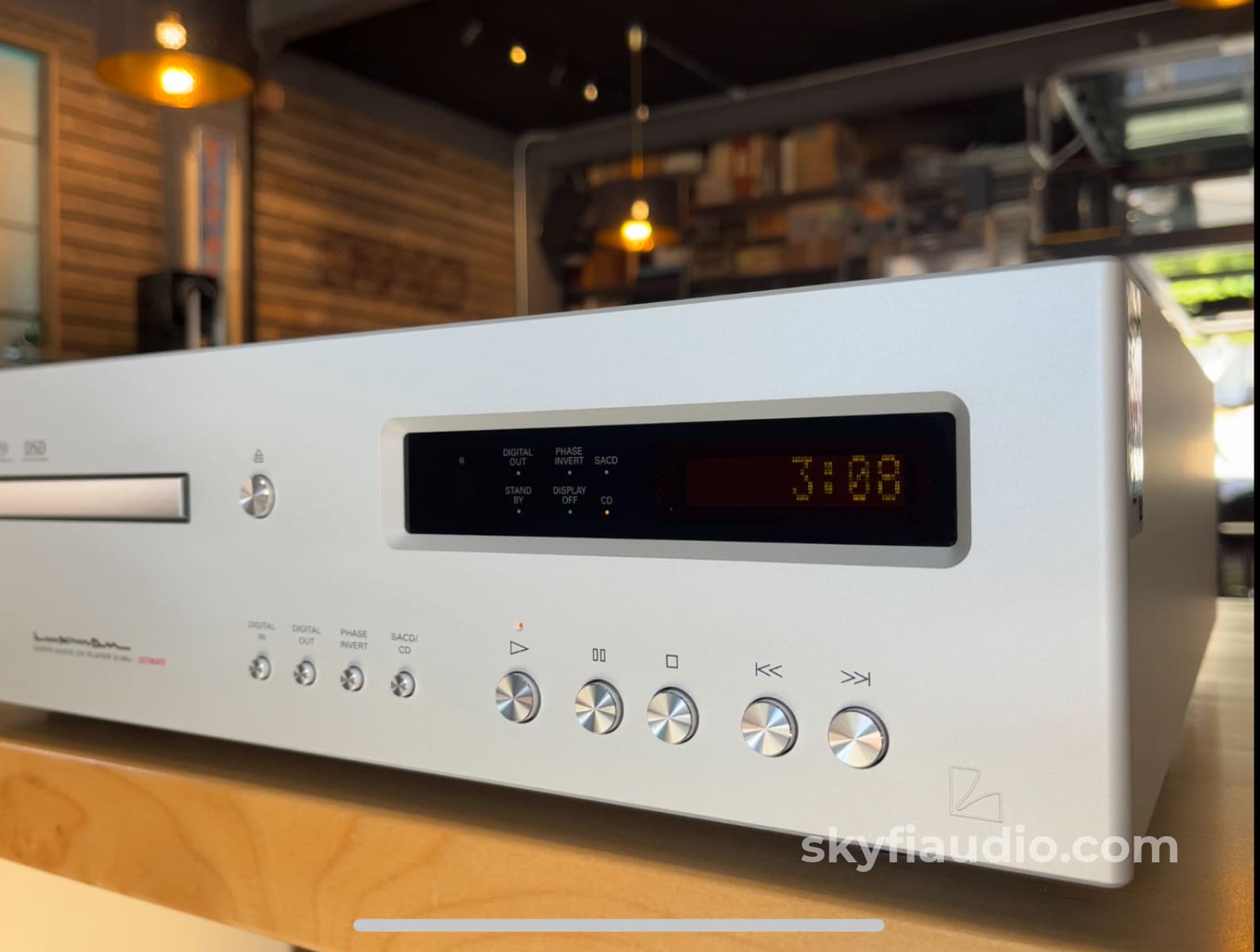 Luxman D-06U SACD Player - W/ Remote - CD + Digital
