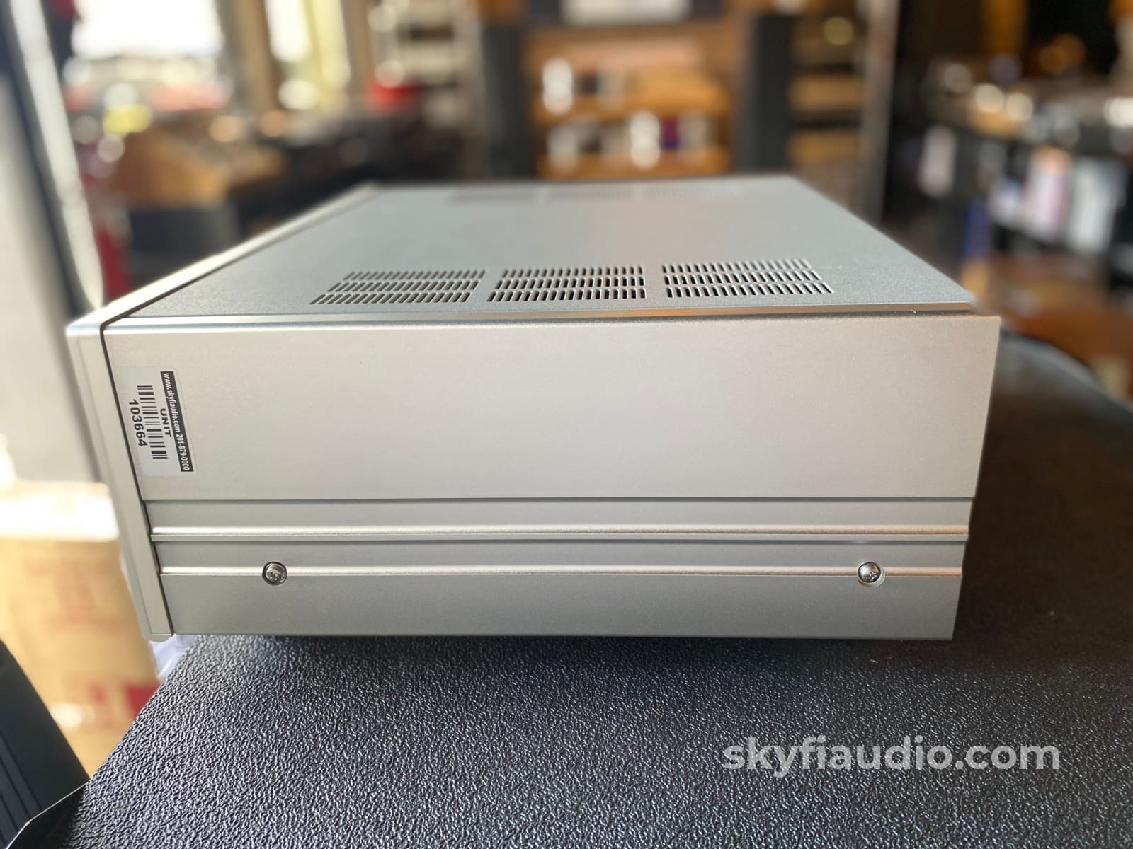 Luxman L-505u Integrated Amplifier with Phono and Meters