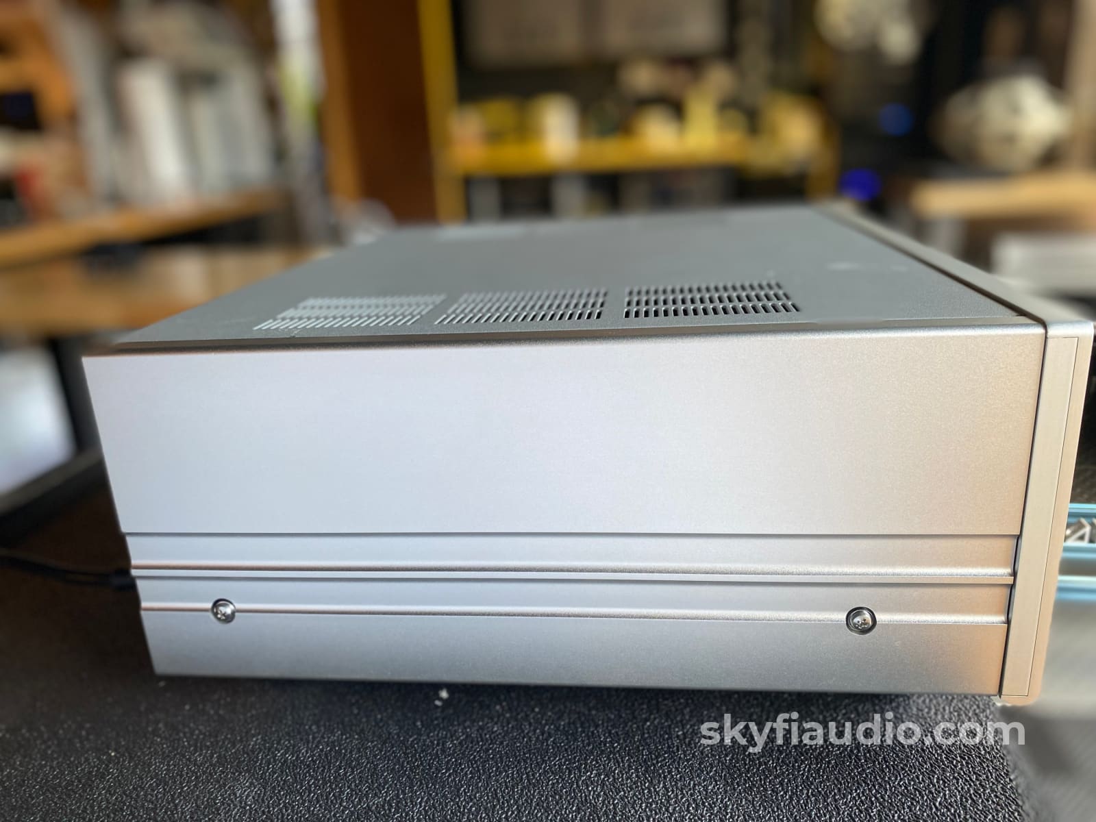 Luxman L-505u Integrated Amplifier with Phono and Meters