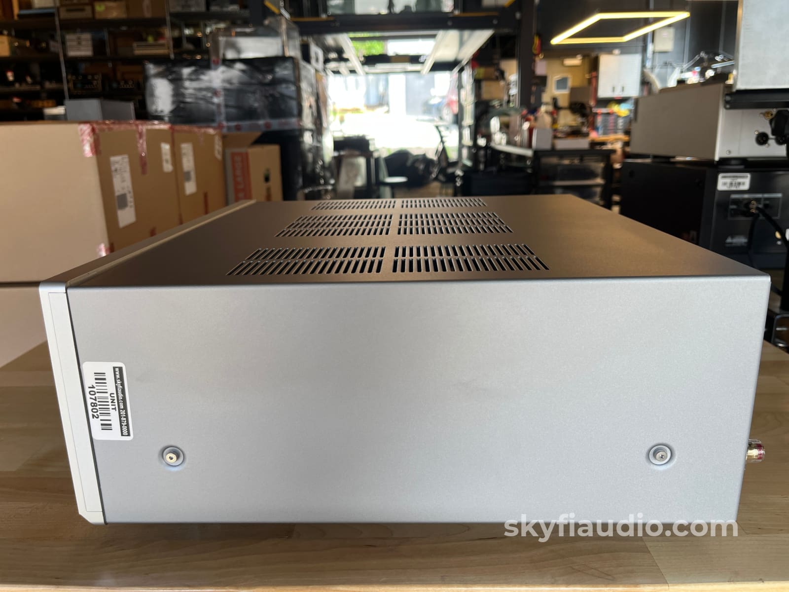 Luxman L-505uX Integrated Amplifier - 100 Watts W/ Remote - Amplifier
